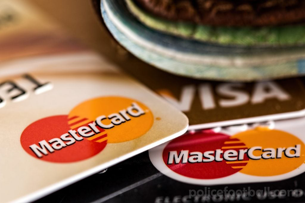 Mastercard หยุดให้บริการชำระเงินในอินเดีย ธนาคารกลางของอินเดียได้ห้ามไม่ให้มาสเตอร์การ์ดออกบัตรเดบิตหรือบัตรเครดิตใหม่ให้กับลูกค้าในประเทศ