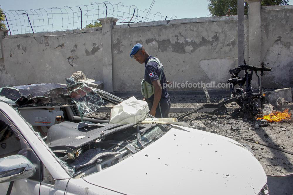 Car bomb นอกสนามบินโมกาดิชูในโซมาเลีย คาร์บอมบ์ระเบิดนอกสนามบินนานาชาติในโมกาดิชู เมืองหลวงของโซมาเลีย เมื่อวันพุธ ส่งผลให้มีผู้เสียชีวิต