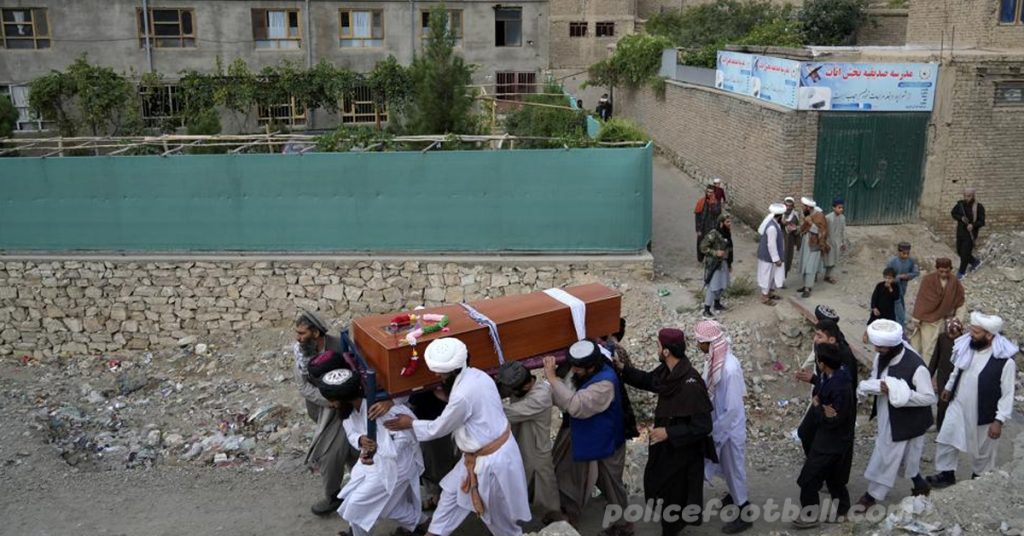เหตุระเบิด ที่มัสยิดในกรุงคาบูล เมืองหลวงของอัฟกานิสถานในระหว่างการละหมาดตอนเย็นเมื่อวันพุธ ทำให้มีผู้เสียชีวิตอย่างน้อย 10 คน รวมทั้ง