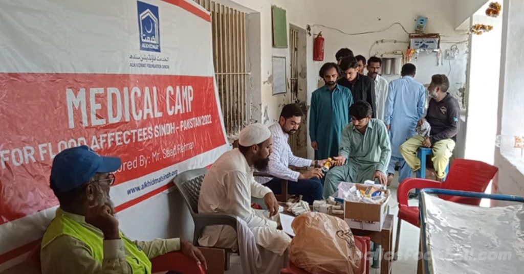 ชาวปากีสถาน รวมตัวกันช่วยเหลือผู้ประสบอุทกภัย เป็นการขอความช่วยเหลือจากเพื่อนที่ติดอยู่ในจังหวัด Balochistan ทางใต้