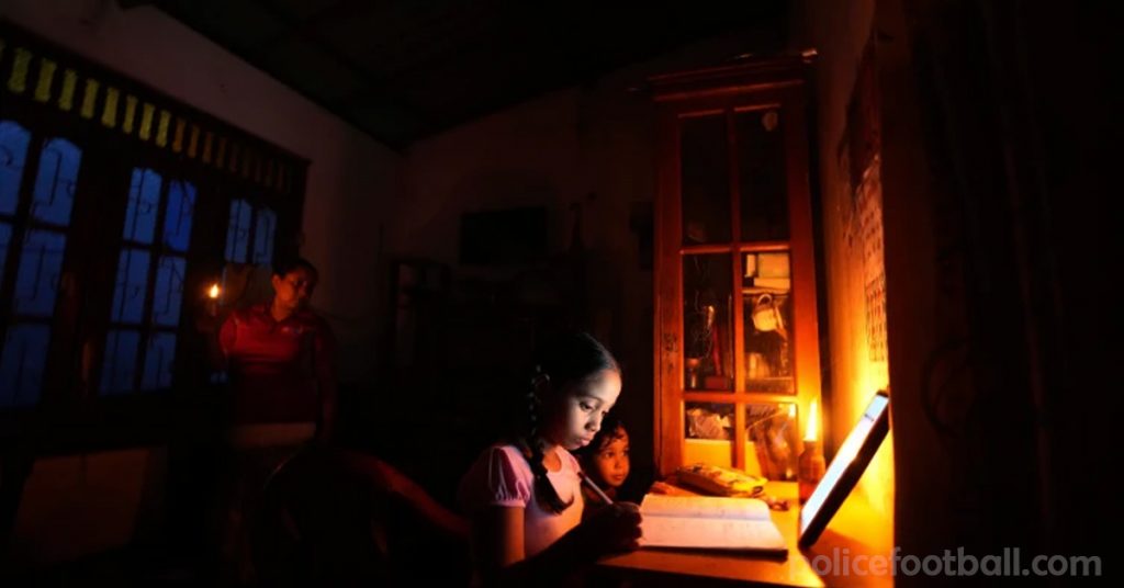 Electricity cuts ในศรีลังกา ประเทศศรีลังกาได้รับผลกระทบจากการตัดไฟฟ้าหลังจากที่สหภาพแรงงานได้หยุดงานประท้วงต่อต้านกฎระเบียบใหม่