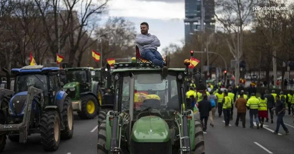 การประท้วงของเกษตรกรชาวสเปน รถแทรกเตอร์ที่ขับเคลื่อนโดยเกษตรกรผู้โกรธแค้นได้ท่วมกรุงมาดริดและเมืองอื่นๆ เป็นส่วนหนึ่งของการประท้วง
